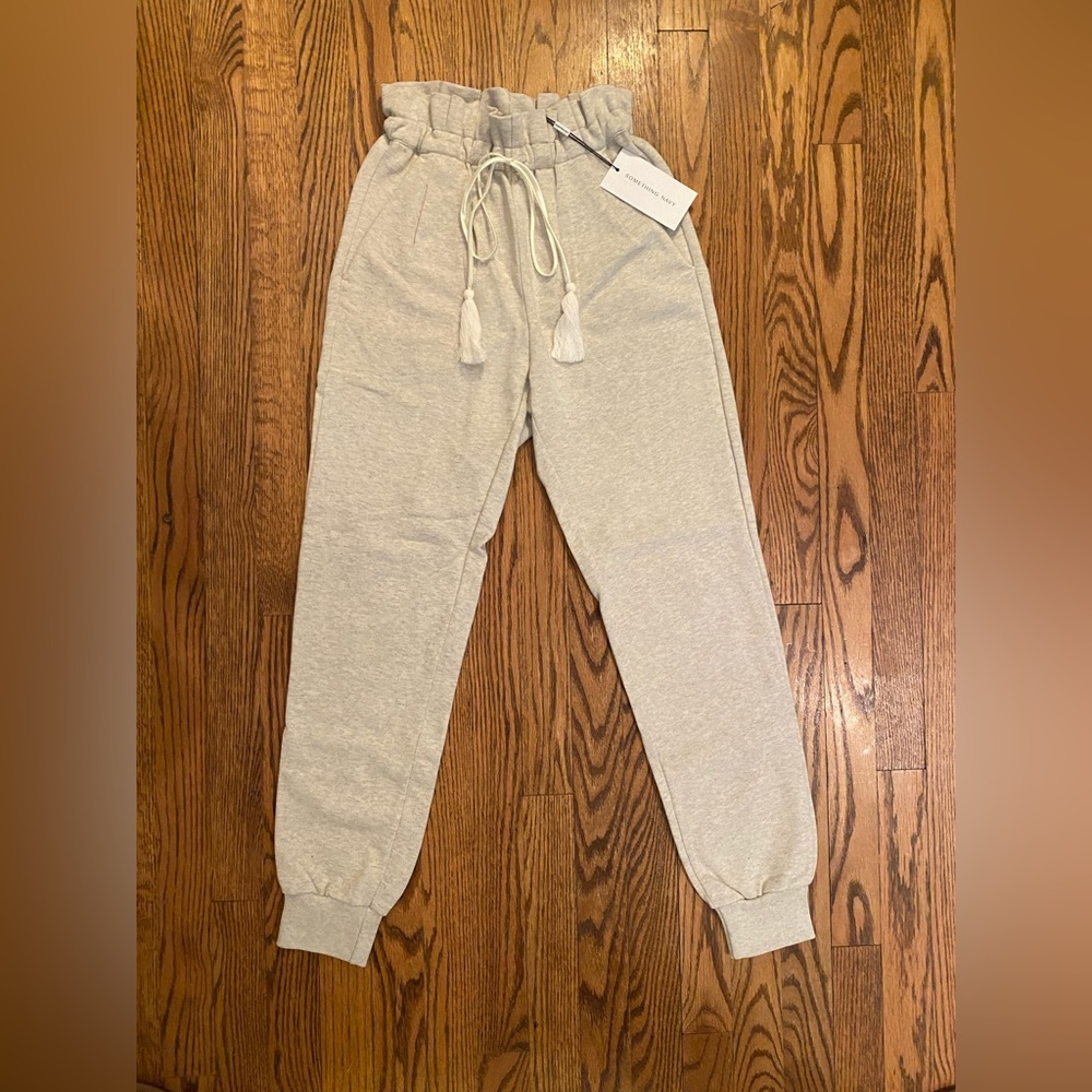 NWT Something Navy Meghan Paperbag Sweatpants Joggers in Heather Gray - Size XXS